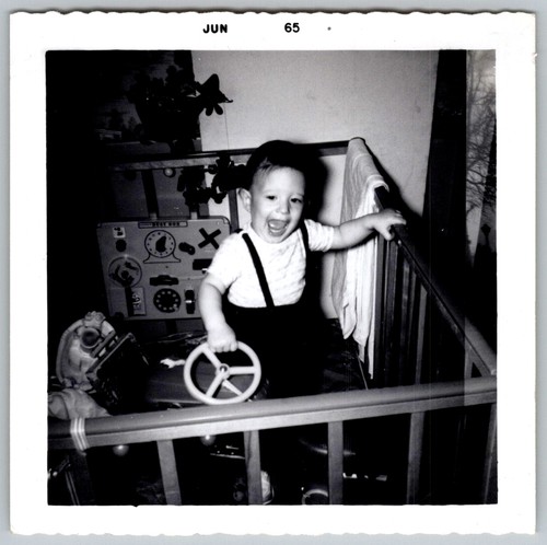 Vtg snapshot happy baby - b&w,
